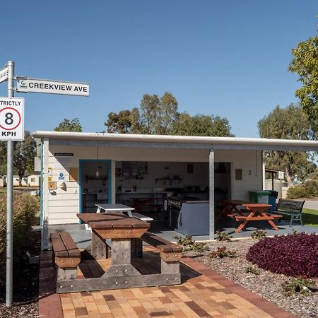 Hotel Big4 Perth Midland Tourist Park à Middle Swan Extérieur photo